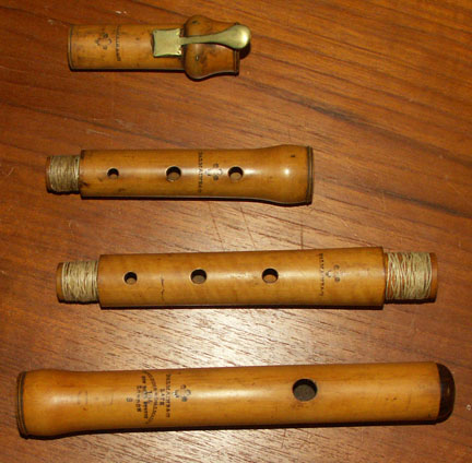 Picture of D'Almaine flute.